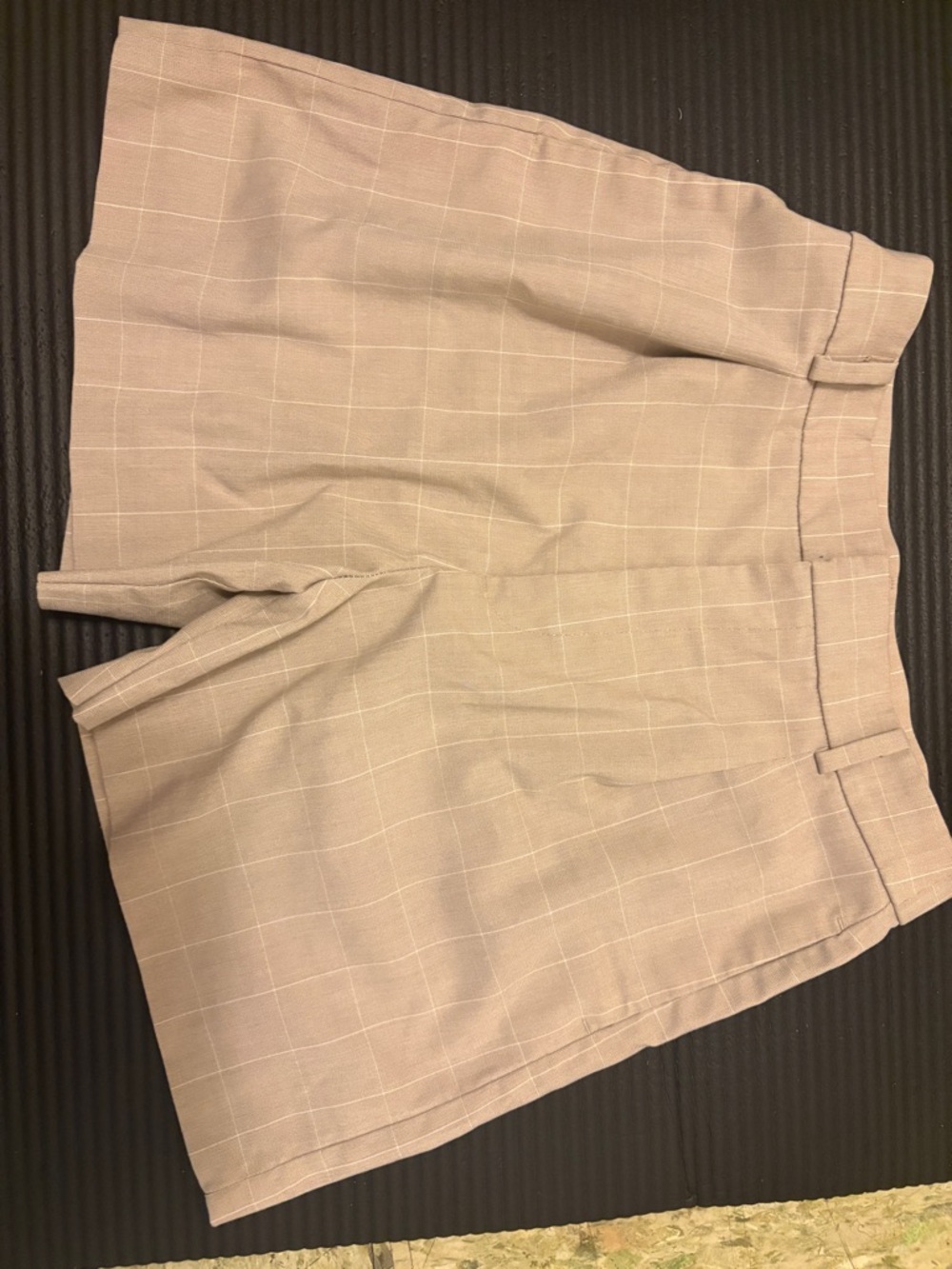Uniqlo Beige Windowpane High-Waist Shorts